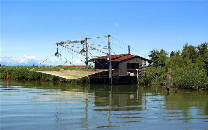 River house with lift net 